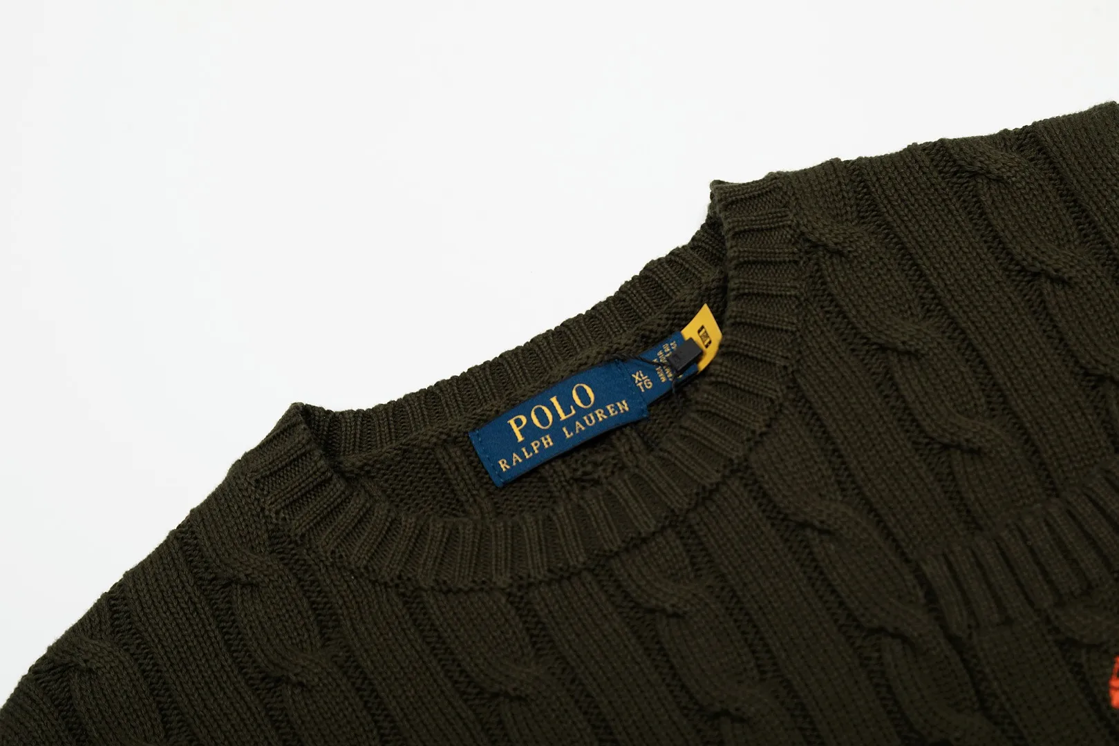 P154 💰 "Top quality" Style number: DS222# (not off the shelves all year round) [Ralph Lauren round neck pocket style solid color pony embroidered logo knitted short sleeves] ✅Ralph Lauren Ralph Lauren classic basic pocket all-match style goddess knitted short sleeves for all seasons ✅Main supplier platform live broadcast Wholesale entity Replenish when out of stock Not off the shelf ✅ZP quality 1:1 version Scan the code to enter the GF website Counter quality ✅Details and quality are the only one in Guangzhou. Imported quality cotton yarn, focusing on high-end, cost-effective, good quality needless to say. ✅The version is restored to the original order. The maximum size can be worn up to 160 pounds. Loose, comfortable and stress-free. ✅The upper body is simple and easy to match. A must-have for goddess ootd. Good-looking clothes are never picky. A must-have in the goddess’ wardrobe. Size: S-XL. Color: White, almond, purple, orange, gray, yellow, black, khaki, pink, navy, rose, green. Chinese red olive green light blue white label light blue blue label